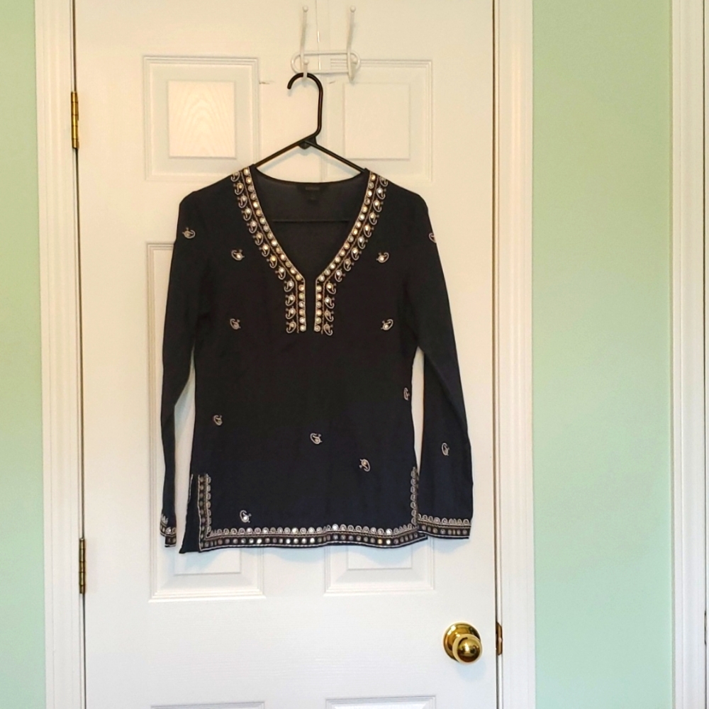 EXPRESS black blouse with silver & white design.  Size xs